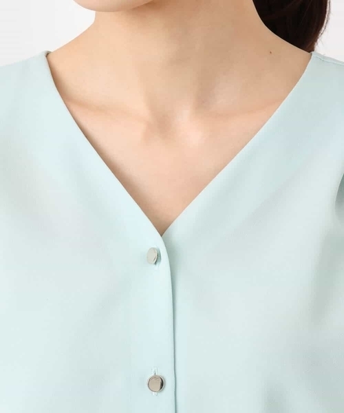 MK MICHEL KLEIN（エムケーミッシェルクラン）の「Vネックサテンブラウス/洗える（シャツ/ブラウス・レディース・アイボリー/ミント/ネイビー・38）」の19枚目の写真