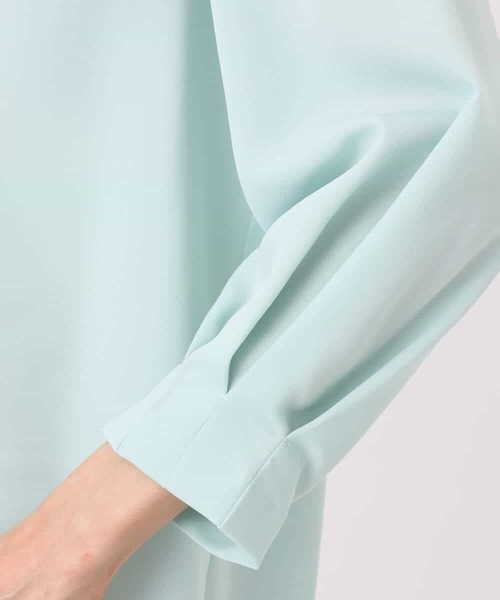 MK MICHEL KLEIN（エムケーミッシェルクラン）の「Vネックサテンブラウス/洗える（シャツ/ブラウス・レディース・アイボリー/ミント/ネイビー・38）」の9枚目の写真