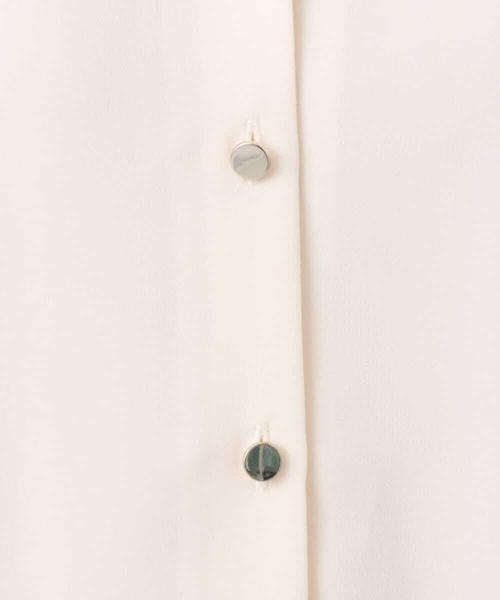 MK MICHEL KLEIN（エムケーミッシェルクラン）の「Vネックサテンブラウス/洗える（シャツ/ブラウス・レディース・アイボリー/ミント/ネイビー・38）」の13枚目の写真