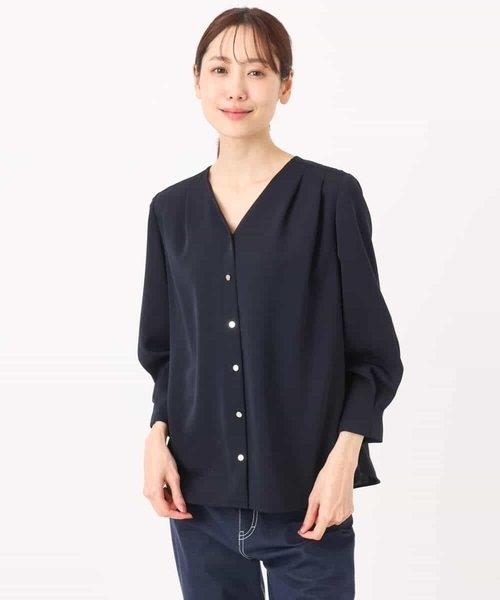 MK MICHEL KLEIN（エムケーミッシェルクラン）の「Vネックサテンブラウス/洗える（シャツ/ブラウス・レディース・アイボリー/ミント/ネイビー・38）」の6枚目の写真