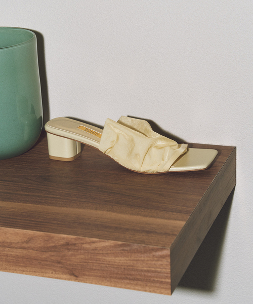 GRISE（グリーズ）の「《追加》GRISE4cmスクエアシアーミュールサンダル（サンダル・レディース・ベージュ/ライトグレー/ブラウン・X-LARGE/LARGE/MEDIUM/SMALL）」の3枚目の写真