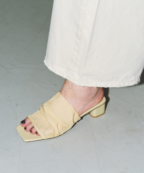 GRISE（グリーズ）の「《追加》GRISE4cmスクエアシアーミュールサンダル（サンダル・レディース・ベージュ/ライトグレー/ブラウン・X-LARGE/LARGE/MEDIUM/SMALL）」の10枚目の写真