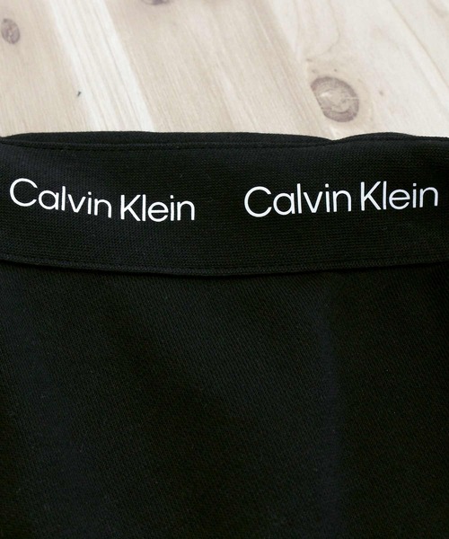 Calvin Klein(カルバン・クライン)の「CK カルバンクライン ロゴテープ クルー LS CALVIN KLEIN LOGO TAPE CREW(スウェット・メンズ・ベージュ/ブラック・L/XL/M)」の6枚目の写真