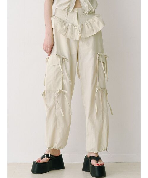 jouetie(ジュエティ)の「ペプラムナイロンルーズパンツ(その他パンツ・レディース・カーキ/ブラック/アイボリー・MEDIUM)」の1枚目の写真