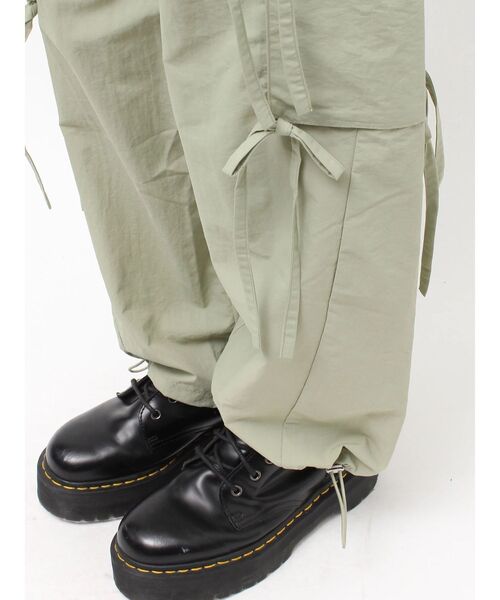 jouetie(ジュエティ)の「ペプラムナイロンルーズパンツ(その他パンツ・レディース・カーキ/ブラック/アイボリー・MEDIUM)」の12枚目の写真