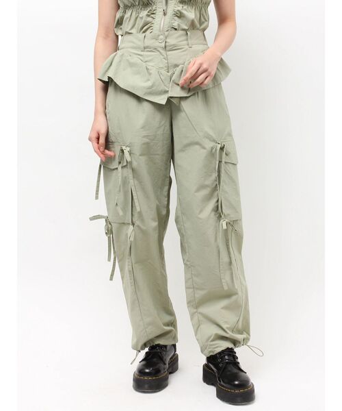 jouetie(ジュエティ)の「ペプラムナイロンルーズパンツ(その他パンツ・レディース・カーキ/ブラック/アイボリー・MEDIUM)」の4枚目の写真