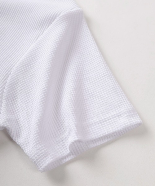 SlashDate（スラッシュデイト）の「【82】ワンポイント刺繍 ワッフル ヘンリーネックTシャツ/ユニセックス/レディース/メンズ（Tシャツ/カットソー・メンズ・ホワイト/ブラック・S/L/M）」の7枚目の写真