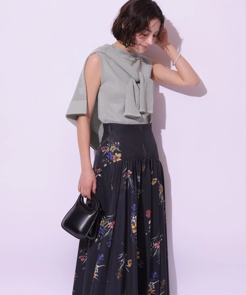 Arpege story(アルページュストーリー)の「レースアップフラワープリントスカート(スカート・レディース・ブラック/ホワイト・2/1/0)」の2枚目の写真