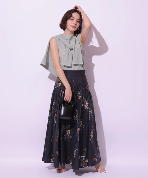 Arpege story(アルページュストーリー)の「レースアップフラワープリントスカート(スカート・レディース・ブラック/ホワイト・2/1/0)」の4枚目の写真