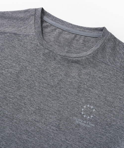BUTTON SEOUL（ボタンソウル）の「エアライトランニンググラフィックショートスリーブ (4 COLOR)（Tシャツ/カットソー・メンズ・パープル/ホワイト/ブラック/グレー・SMALL/MEDIUM/LARGE/X-LARGE）」の9枚目の写真