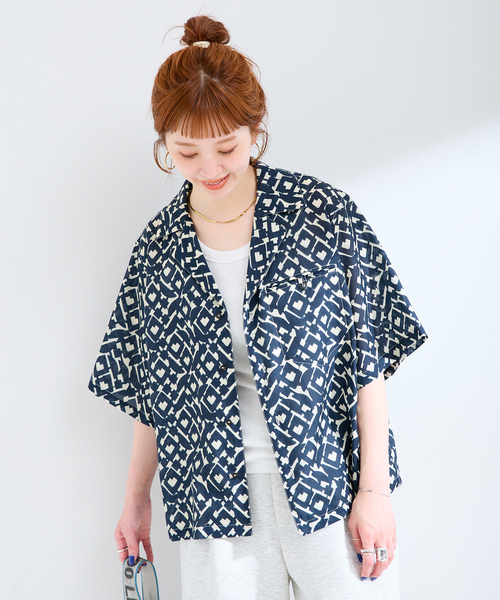 B.C STOCK（ベーセーストック）の「手洗い可 / ストロークプリントクロップSSシャツ（シャツ/ブラウス・レディース・ブラック/ネイビー/グリーン・FREE）」の21枚目の写真