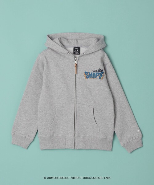 SHIPS(シップス)の「DQVIIR × SHIPS:110~150cm ロゴ ZIP フーディー〈KIDS〉(パーカー・キッズ・グレー/ネイビー・110/130/150)」の1枚目の写真