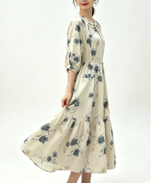 LUCPY(ラクピー)の「フラワープリントウエストリボンロングワンピース(ワンピース・レディース・アイボリー・X-LARGE/LARGE/MEDIUM/SMALL)」の5枚目の写真