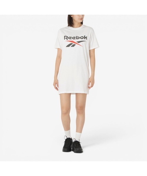 Reebok(リーボック)の「2カラーロゴ オーバーサイズ Tシャツドレス / ID 2-COLOR LOGO OVERSIZED T-SHIRT DRESS(ワンピース・レディース・グレー/ブラック/ホワイト・MEDIUM/SMALL/LARGE)」の6枚目の写真