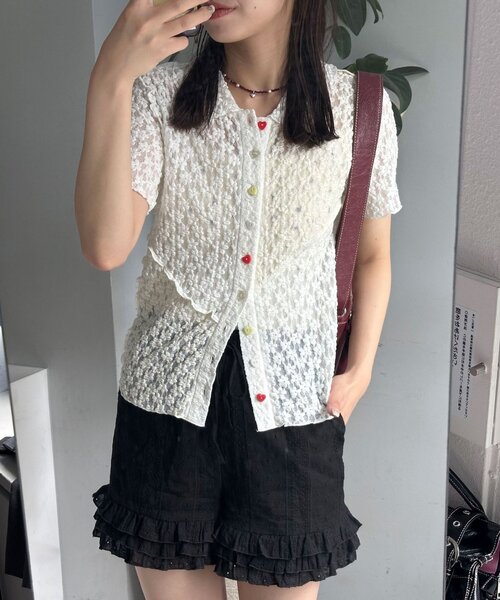 CIAOPANIC(チャオパニック)の「ハートボタンレース切替ポロシャツ(シャツ/ブラウス・レディース・ブラック/アイボリー/ブラウン/ピンク・ONE SIZE)」の1枚目の写真