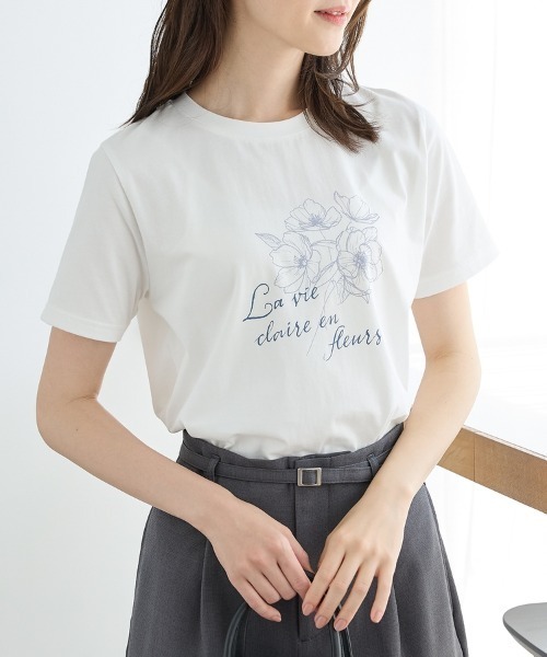 Honeys（ハニーズ）の「【ハニさら・接触冷感・ＵＶカット】フラワープリントＴシャツ（Tシャツ/カットソー・レディース・スミクロ/アイボリー/ブラウン/ラベンダー・S/M/LL/L）」の2枚目の写真