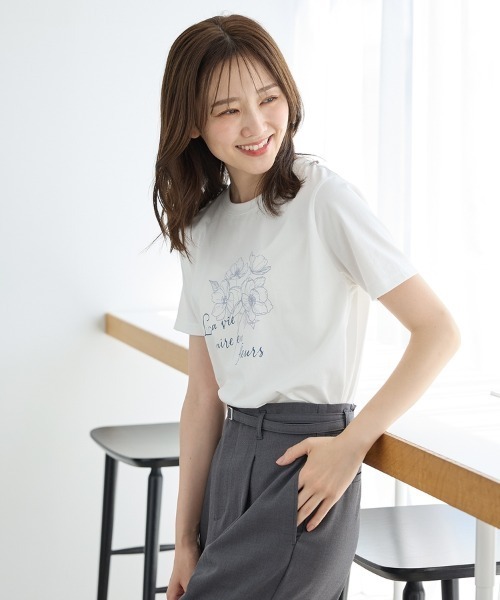 Honeys（ハニーズ）の「【ハニさら・接触冷感・ＵＶカット】フラワープリントＴシャツ（Tシャツ/カットソー・レディース・スミクロ/アイボリー/ブラウン/ラベンダー・S/M/LL/L）」の10枚目の写真
