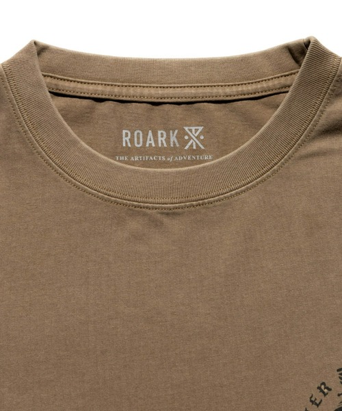 ROARK REVIVAL(ロアークリバイバル)の「【ROARK】“A.O.A.R” S/S TEE(Tシャツ/カットソー・メンズ・ブラウン・X-LARGE/LARGE/MEDIUM)」の2枚目の写真