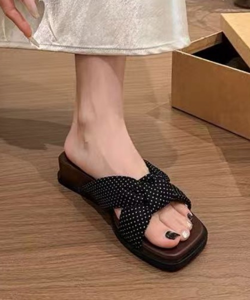 Achic（アシック）の「リボンノットクロスストラップサンダル（サンダル・レディース・ブラック/ホワイト・S/M/L）」の15枚目の写真