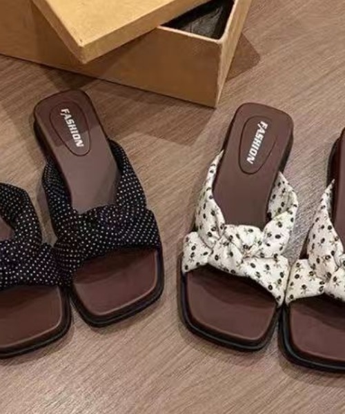 Achic（アシック）の「リボンノットクロスストラップサンダル（サンダル・レディース・ブラック/ホワイト・S/M/L）」の8枚目の写真