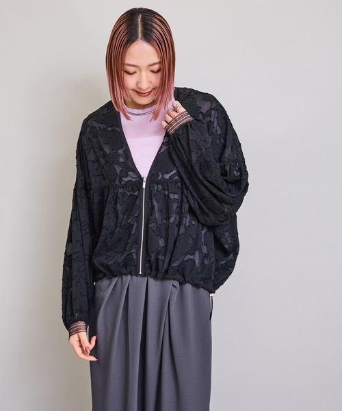 LHELBIE(レルビエ)の「シアージャカードブルゾン(ブルゾン・レディース・オフホワイト/ブラック×ホワイト/ブラック・M)」の6枚目の写真