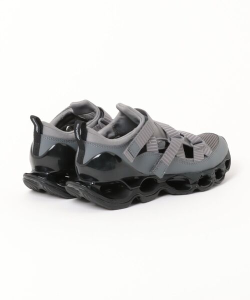emmi（エミ）の「【Mizuno】WAVE PROPHECY Strap（スニーカー・レディース・グレー・24/25/23/23.5/24.5）」の3枚目の写真