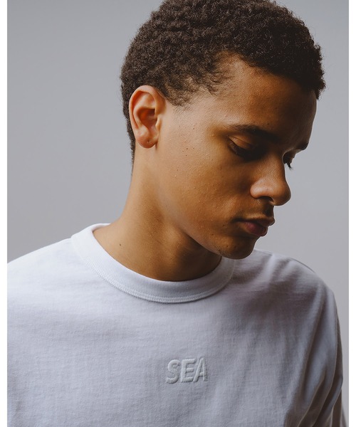 WIND AND SEA(ウィンダンシー)の「armi × WDS HARD MAN LIMITED TEE(Tシャツ/カットソー・メンズ・ホワイト・MEDIUM/X-LARGE/LARGE)」の2枚目の写真