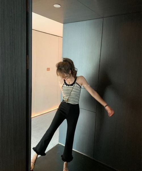 Ritzy(リッツィー)の「裾フリル 7 分丈クロップフレアパンツ(その他パンツ・レディース・ブラック・M)」の9枚目の写真