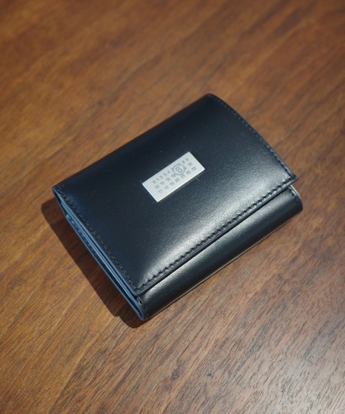 MM6 Maison Margiela(エムエムシックス メゾン マルジェラ)の「MM6 TRIFOLD WALLET(財布・レディース・ブラック・FREE)」の1枚目の写真