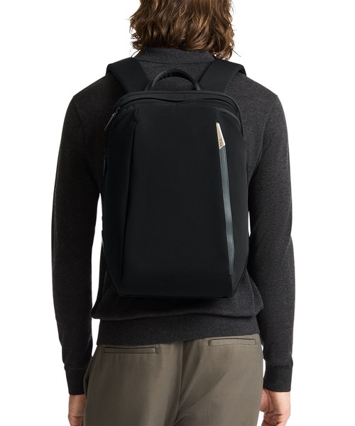 TUMI(トゥミ)の「TUMI AXIS ミディアム・バックパック・20L(A4/PC15インチまで対応)(バックパック/リュック・メンズ・ブラック/ネイビー・FREE)」の3枚目の写真