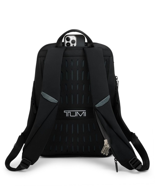 TUMI(トゥミ)の「TUMI AXIS ミディアム・バックパック・20L(A4/PC15インチまで対応)(バックパック/リュック・メンズ・ブラック/ネイビー・FREE)」の7枚目の写真