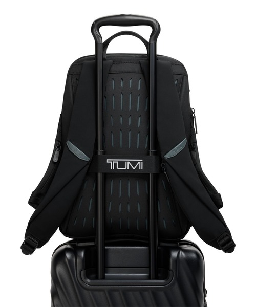 TUMI(トゥミ)の「TUMI AXIS ミディアム・バックパック・20L(A4/PC15インチまで対応)(バックパック/リュック・メンズ・ブラック/ネイビー・FREE)」の8枚目の写真