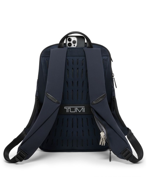 TUMI(トゥミ)の「TUMI AXIS ミディアム・バックパック・20L(A4/PC15インチまで対応)(バックパック/リュック・メンズ・ブラック/ネイビー・FREE)」の13枚目の写真