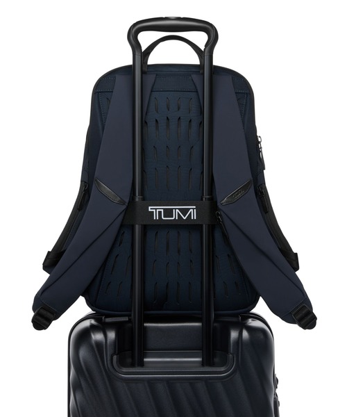 TUMI(トゥミ)の「TUMI AXIS ミディアム・バックパック・20L(A4/PC15インチまで対応)(バックパック/リュック・メンズ・ブラック/ネイビー・FREE)」の14枚目の写真