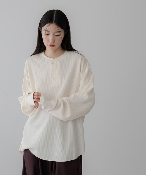 LOWRYS FARM(ローリーズファーム)の「UVカット・吸水速乾機能付【LFM(U)】DRYMIXワッフルヘンリーLS 1055039(Tシャツ/カットソー・メンズ・ブラック/グレー/アイボリー・MEDIUM/LARGE)」の2枚目の写真