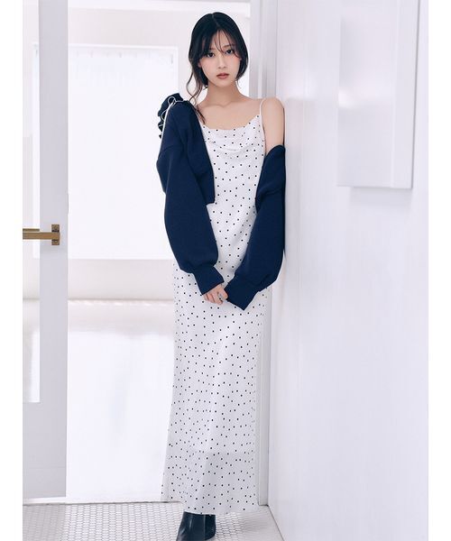 SNIDEL(スナイデル)の「【多色展開】フリルショートジップパーカー(パーカー・レディース・ネイビー/ピンク/グレー/ホワイト/ライトブルー/ワインレッド/ブラック/ブラウン・F)」の9枚目の写真