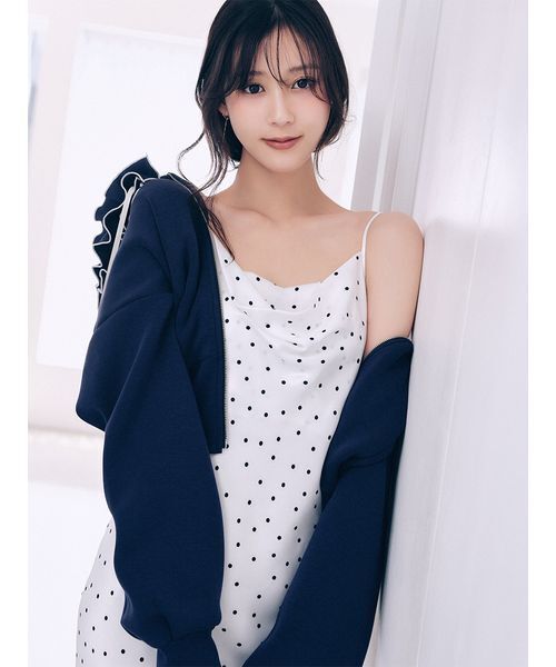 SNIDEL(スナイデル)の「【多色展開】フリルショートジップパーカー(パーカー・レディース・ネイビー/ピンク/グレー/ホワイト/ライトブルー/ワインレッド/ブラック/ブラウン・F)」の10枚目の写真
