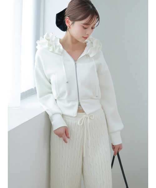 SNIDEL(スナイデル)の「【多色展開】フリルショートジップパーカー(パーカー・レディース・ネイビー/ピンク/グレー/ホワイト/ライトブルー/ワインレッド/ブラック/ブラウン・F)」の11枚目の写真