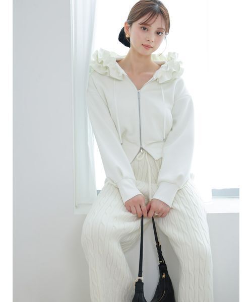 SNIDEL(スナイデル)の「【多色展開】フリルショートジップパーカー(パーカー・レディース・ネイビー/ピンク/グレー/ホワイト/ライトブルー/ワインレッド/ブラック/ブラウン・F)」の12枚目の写真
