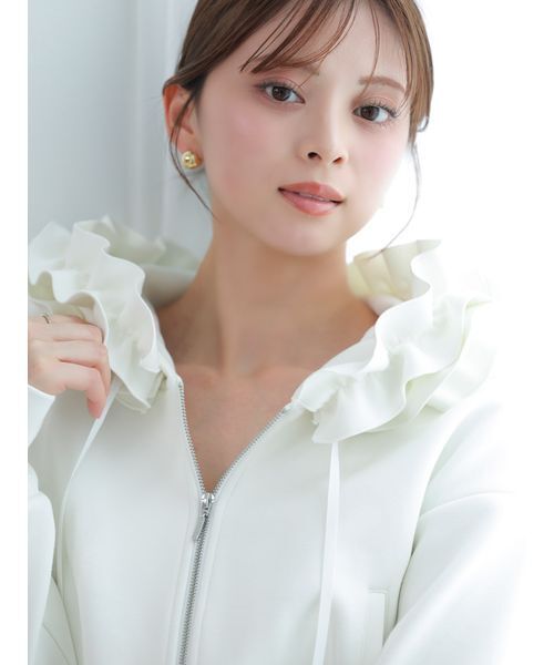 SNIDEL(スナイデル)の「【多色展開】フリルショートジップパーカー(パーカー・レディース・ネイビー/ピンク/グレー/ホワイト/ライトブルー/ワインレッド/ブラック/ブラウン・F)」の14枚目の写真
