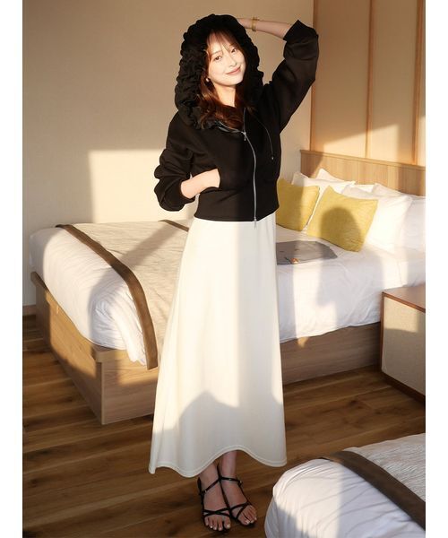 SNIDEL(スナイデル)の「【多色展開】フリルショートジップパーカー(パーカー・レディース・ネイビー/ピンク/グレー/ホワイト/ライトブルー/ワインレッド/ブラック/ブラウン・F)」の19枚目の写真