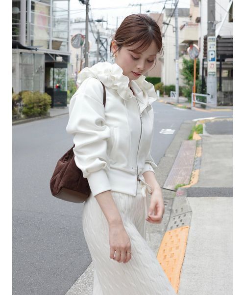 SNIDEL(スナイデル)の「【多色展開】フリルショートジップパーカー(パーカー・レディース・ネイビー/ピンク/グレー/ホワイト/ライトブルー/ワインレッド/ブラック/ブラウン・F)」の16枚目の写真