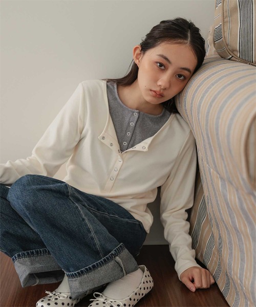 miette(ミエット)の「レイヤード風ヘンリーネック起毛トップス(Tシャツ/カットソー・レディース・クリーム/チャコール/ブラック・FREE)」の1枚目の写真