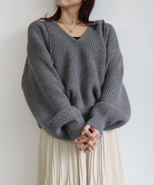 SallyLunn(サリーラン)の「ディープVネックフーディニット(ニット/セーター・レディース・アイボリー/チャコールグレー/ライトブルー・FREE)」の18枚目の写真