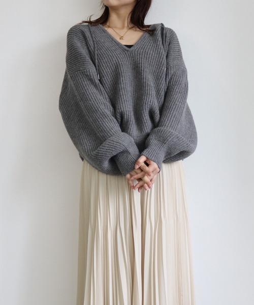 SallyLunn(サリーラン)の「ディープVネックフーディニット(ニット/セーター・レディース・アイボリー/チャコールグレー/ライトブルー・FREE)」の19枚目の写真
