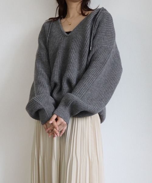 SallyLunn(サリーラン)の「ディープVネックフーディニット(ニット/セーター・レディース・アイボリー/チャコールグレー/ライトブルー・FREE)」の20枚目の写真