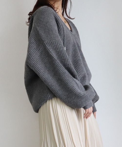 SallyLunn(サリーラン)の「ディープVネックフーディニット(ニット/セーター・レディース・アイボリー/チャコールグレー/ライトブルー・FREE)」の21枚目の写真