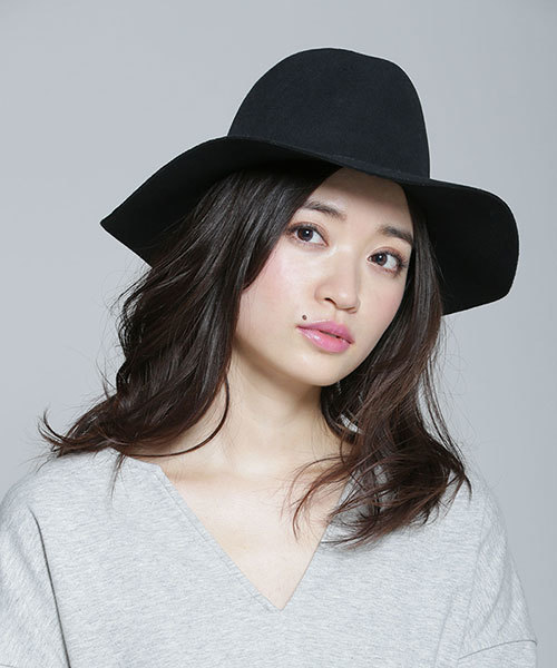 NANO universe(ナノユニバース)の「LONG BRIM WOOL FEDRA 2015(ハット・レディース・ブラック/ベージュ・FREE)」の1枚目の写真