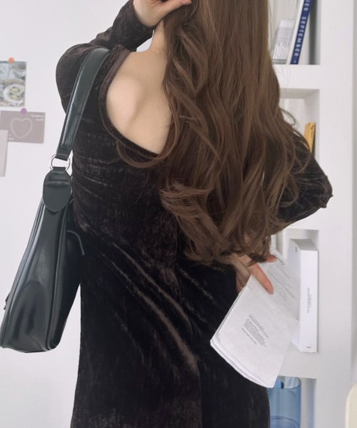 Ada.(エイダ)の「クラッシュベロア Uネック ロングワンピース(ワンピース・レディース・ネイビー/ブラウン/ブラック・FREE)」の19枚目の写真