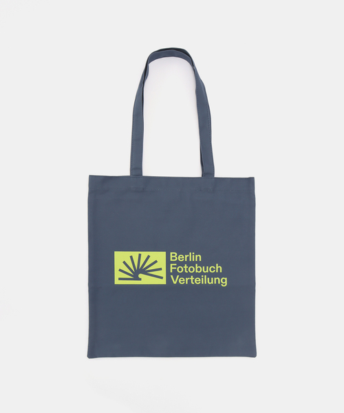 Geek Office（ギークオフィス）の「【Geek Office / ギークオフィス】BERLIN PHOTOBOOK / 002 BAG（トートバッグ・レディース・ブラック/パープル/チャコールグレー/ブルー/グリーン・FREE）」の4枚目の写真